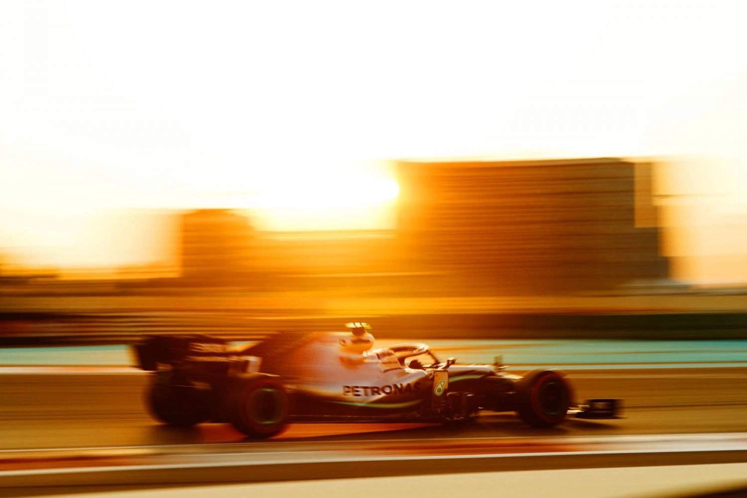 Abu Dhabi – Race: Hamilton, game, set and match!