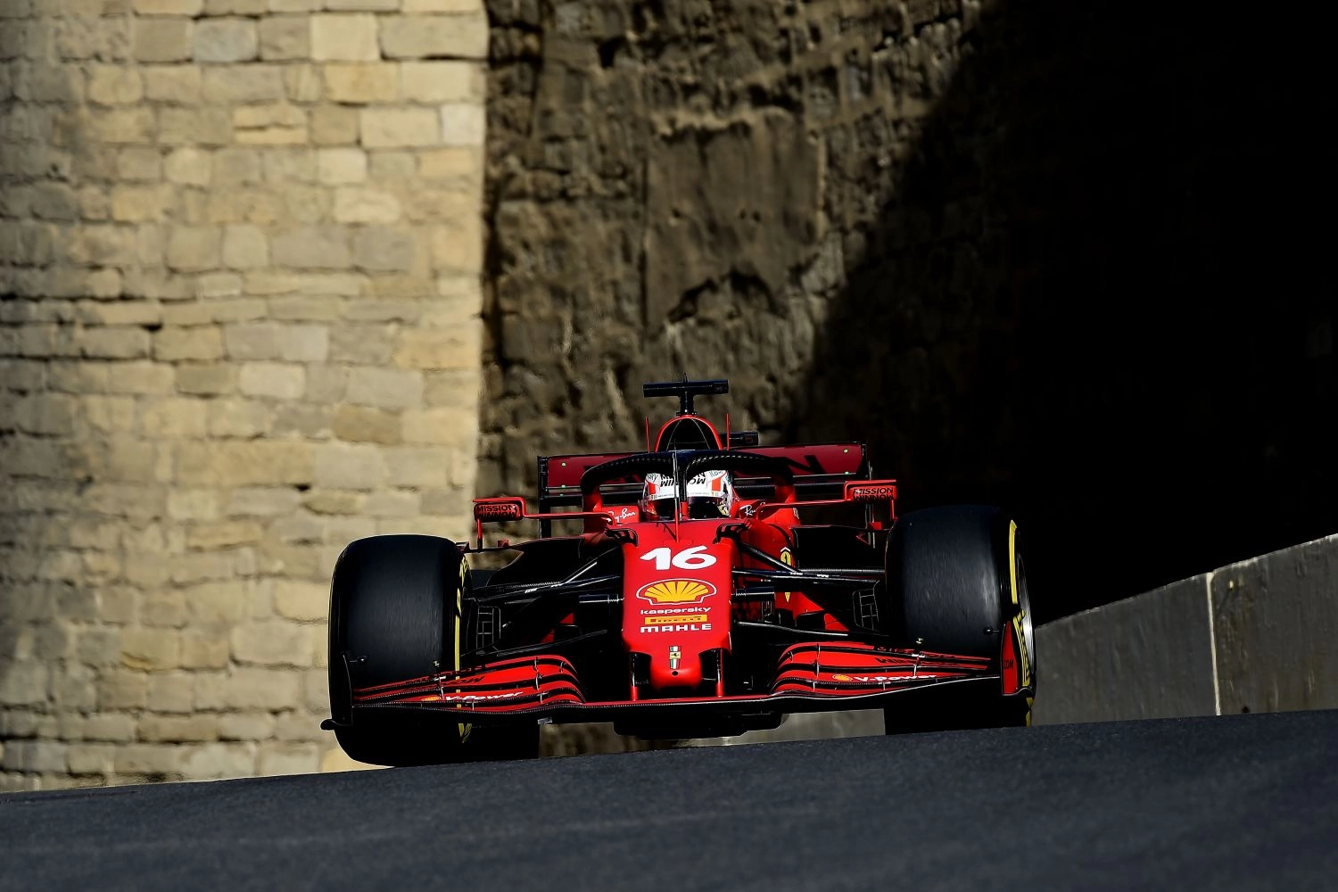 Azerbaijan Grand Prix – Qualifying: Repeated crashes! Pole position for Leclerc!