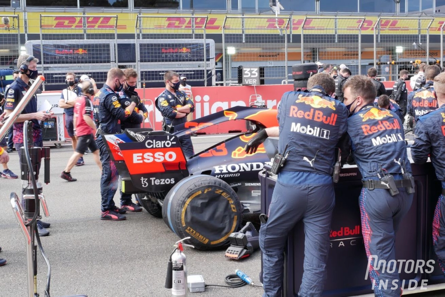 Innovation: opening of the Red Bull engine hood in the photo