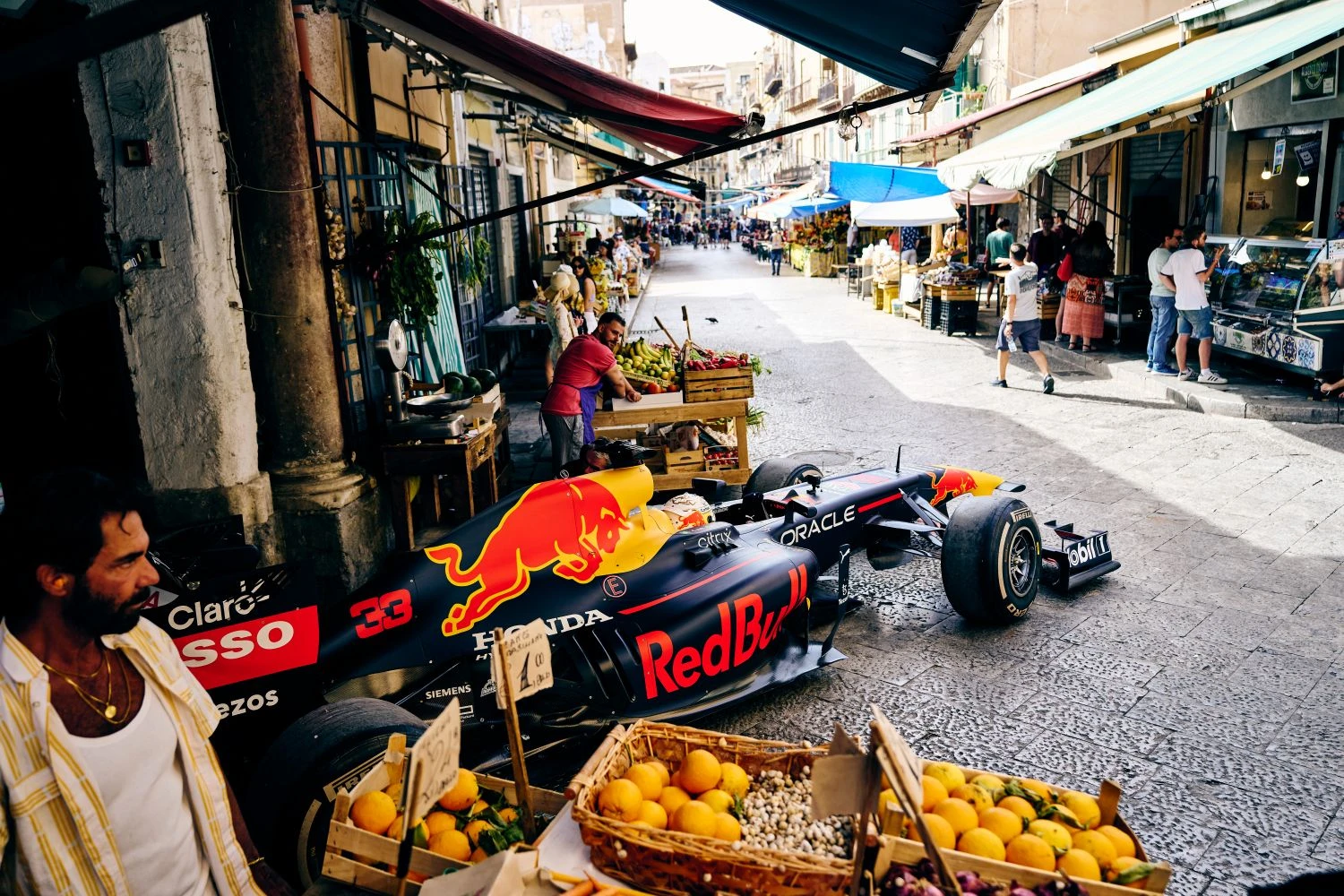 Video: Verstappen on a trip in Sicily with his Red Bull