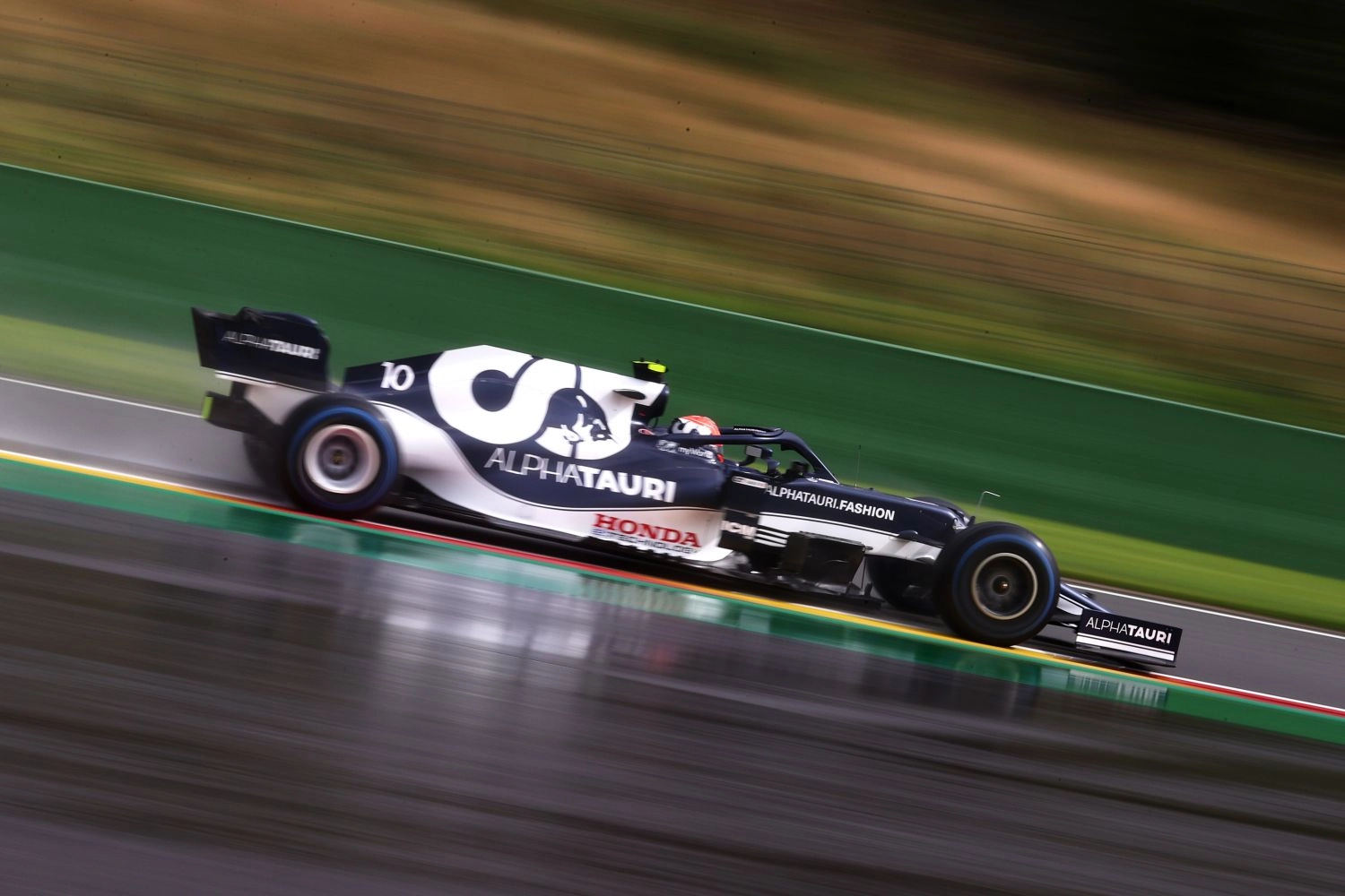 Gasly would like F1 to address the spray issue