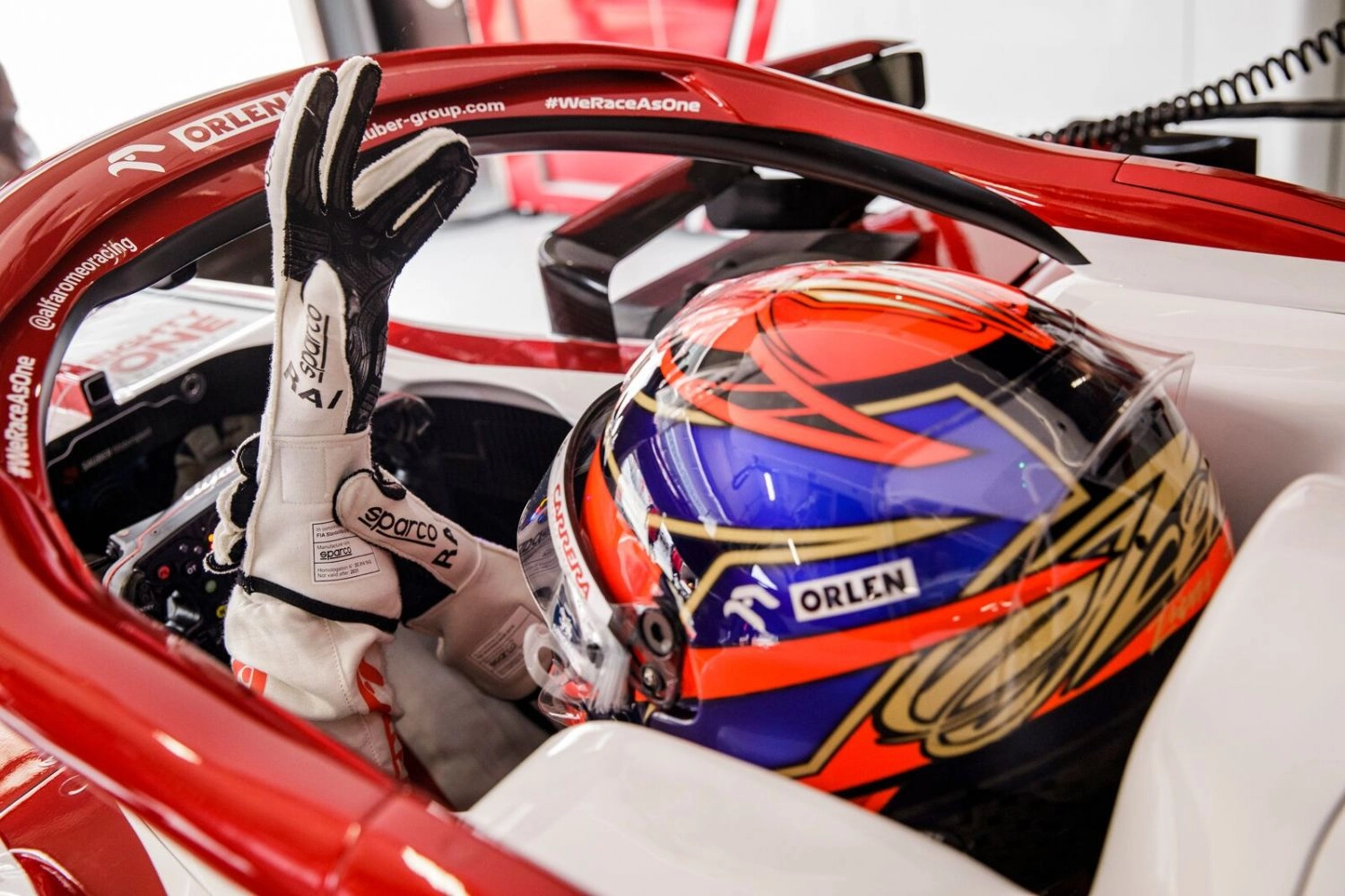 The FIA gives the green light to the new fireproof gloves in F1