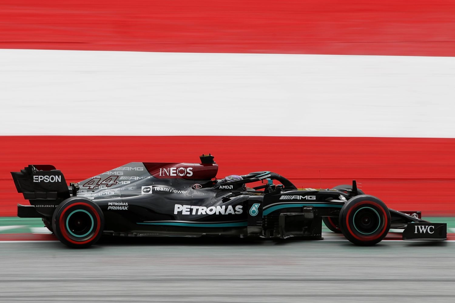 Austrian Grand Prix – Free Practice 2: Lewis Hamilton steals the spotlight from Max Verstappen