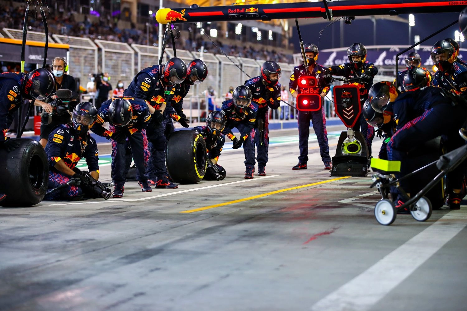 Williams and Red Bull tame the new pit stop rules