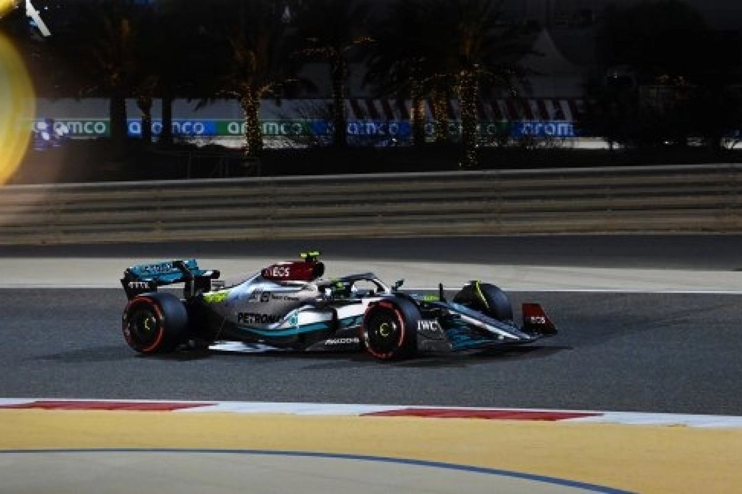 Lewis Hamilton: “Why not let the public in for free?”