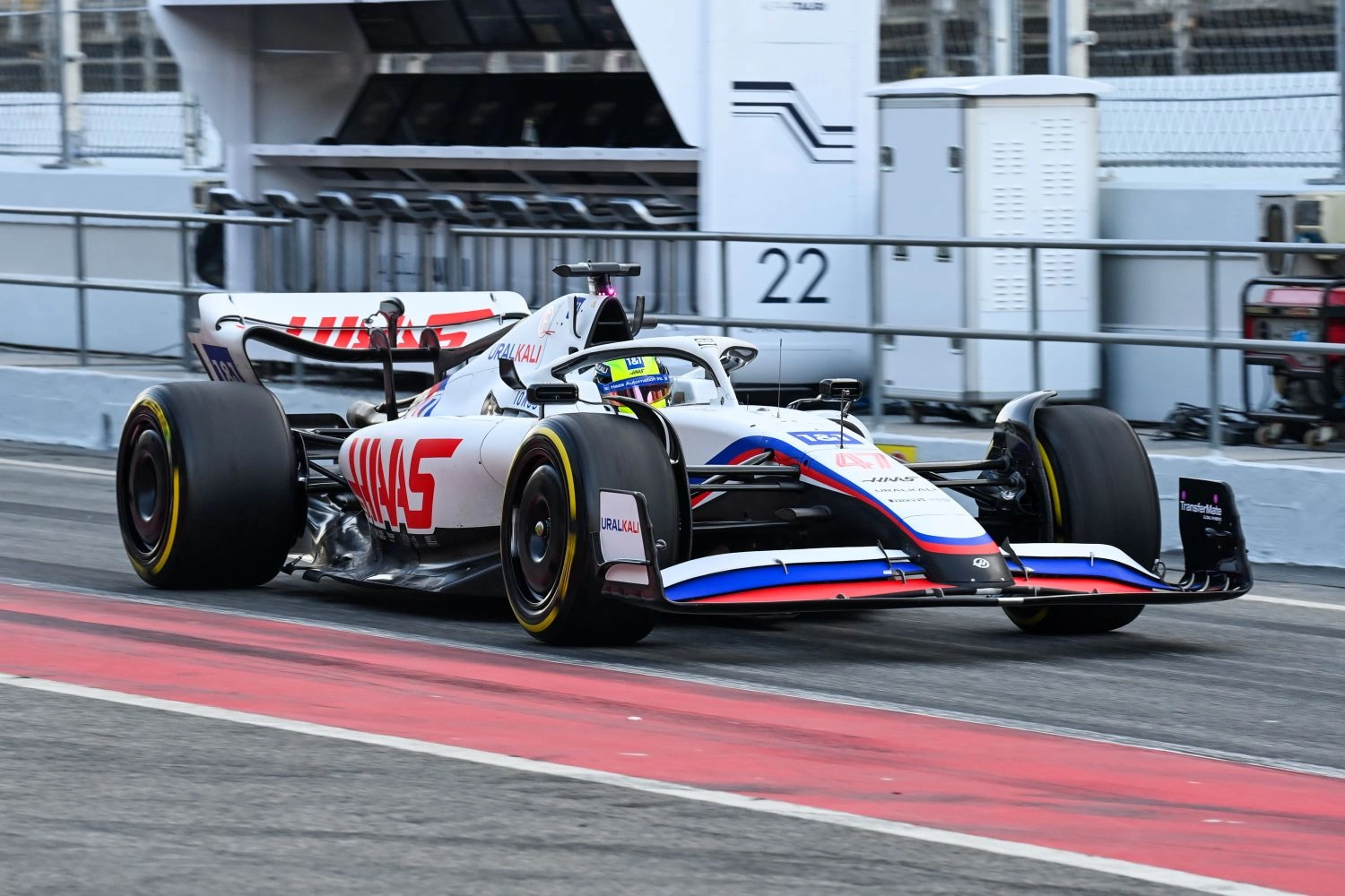 Haas receives its parts late and is deprived of the initial tests