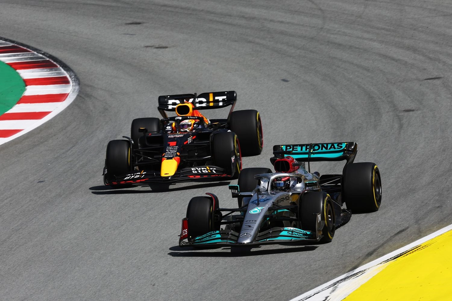 Verstappen defends Russell after their battle