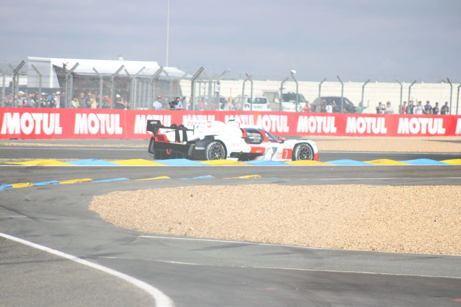 24 Hours of Le Mans – Race: The Toyota number 7 is slowing down