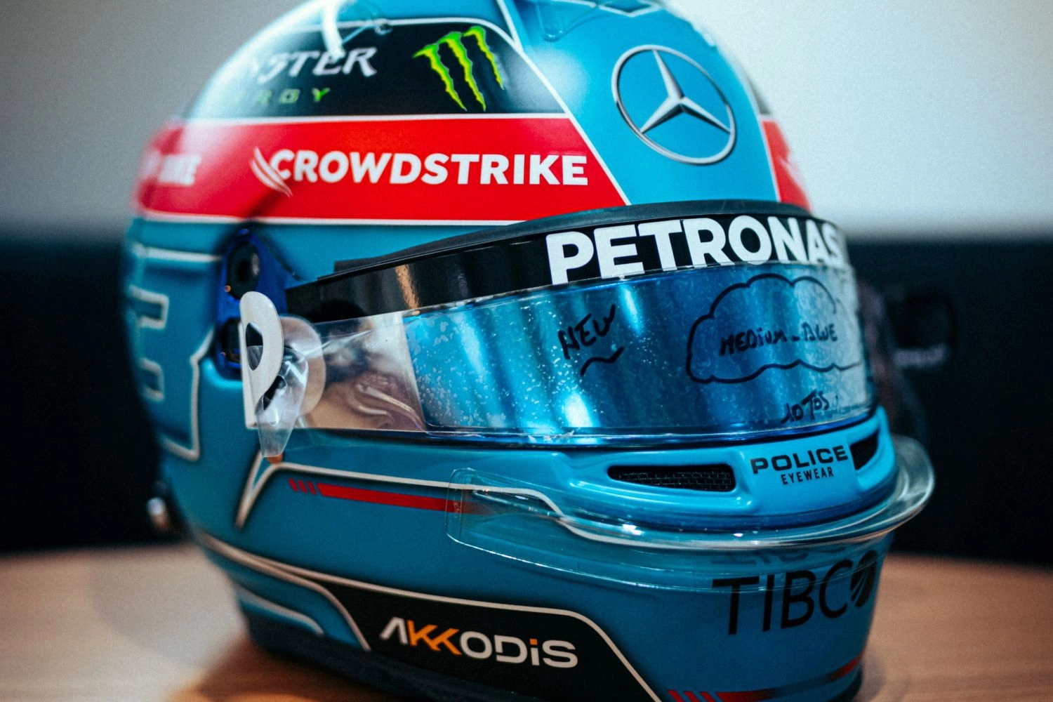 George Russell presents a special helmet for the Austrian Grand Prix