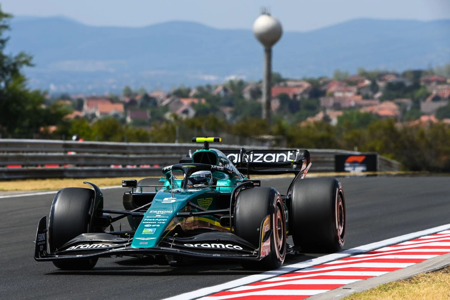 Aston Martin is testing a new spoiler that goes against the philosophy of the regulations