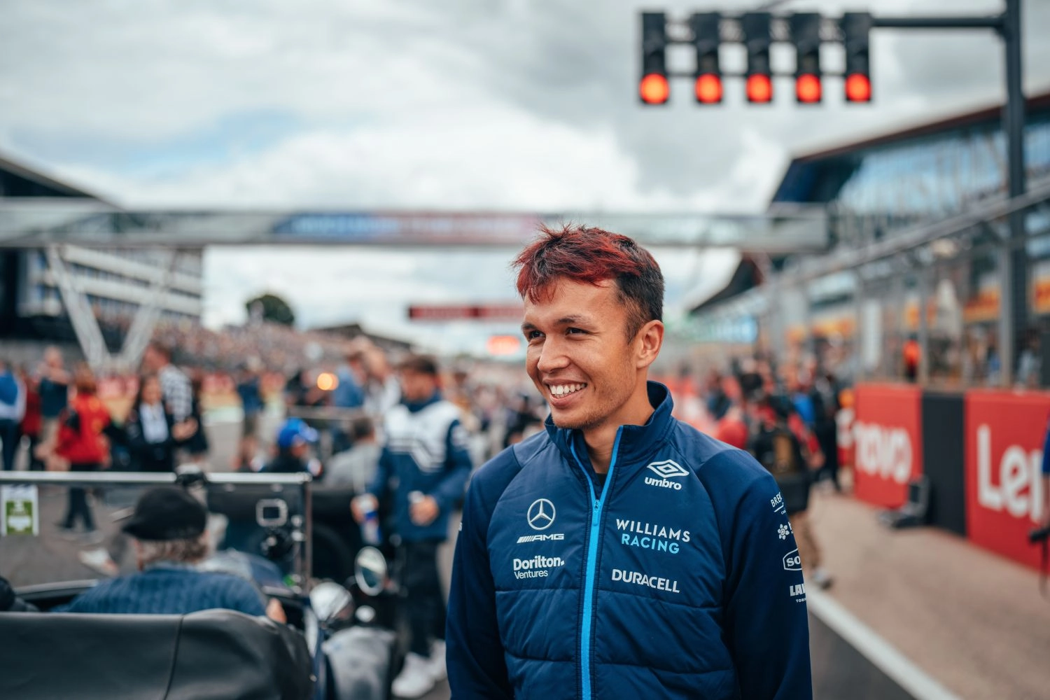 Albon praises Verstappen: “He made me feel like I was driving a bus!