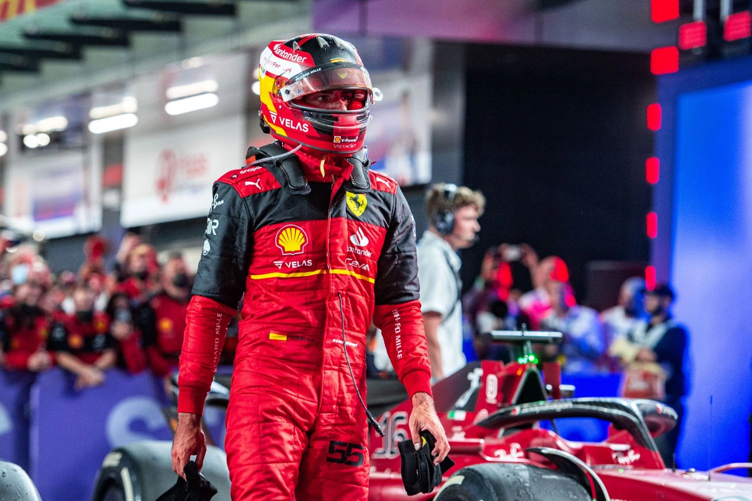 Carlos Sainz and George Russell are asking the FIA to review the width of the pitlanes