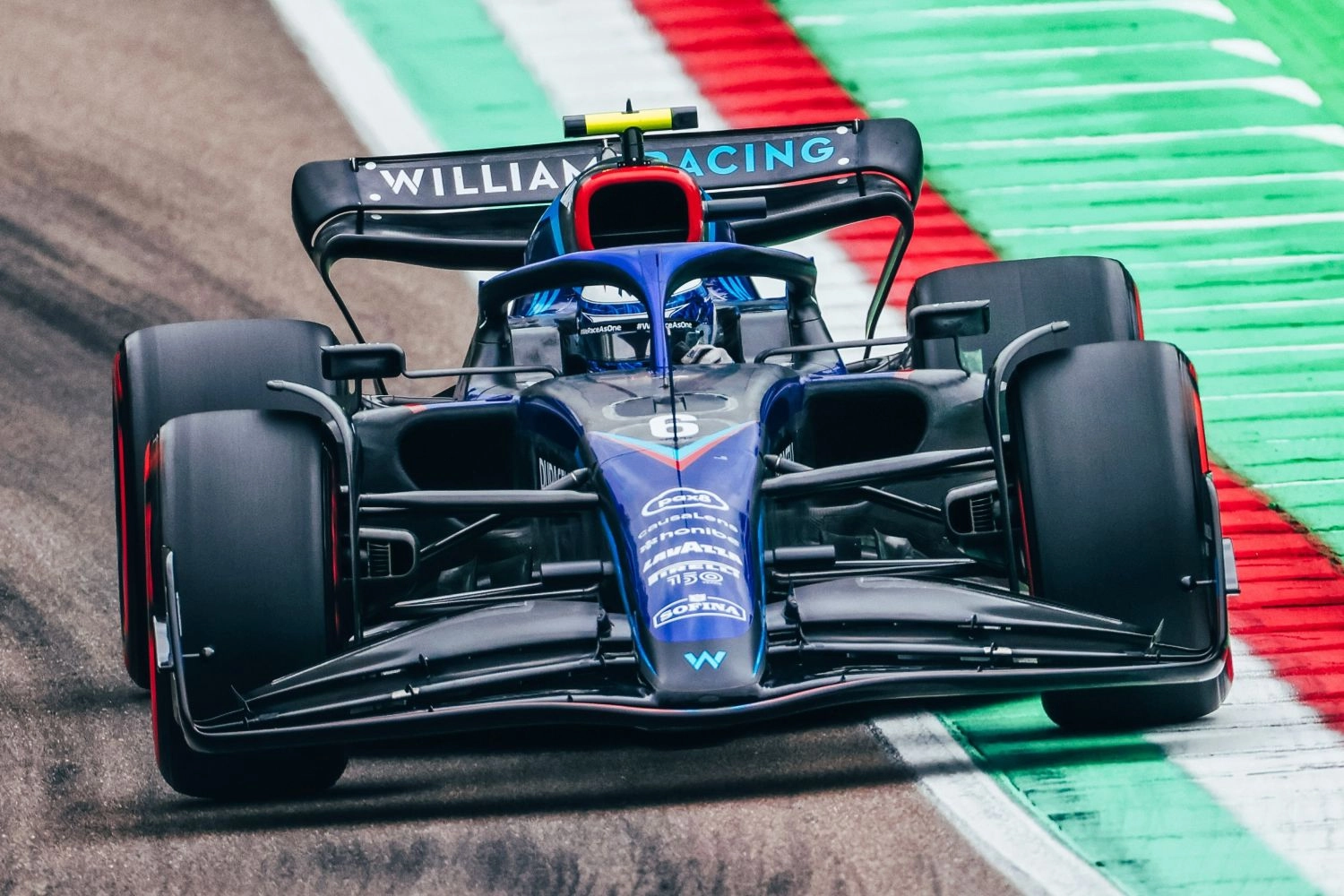 Williams restores confidence to Nicholas Latifi after the threats received