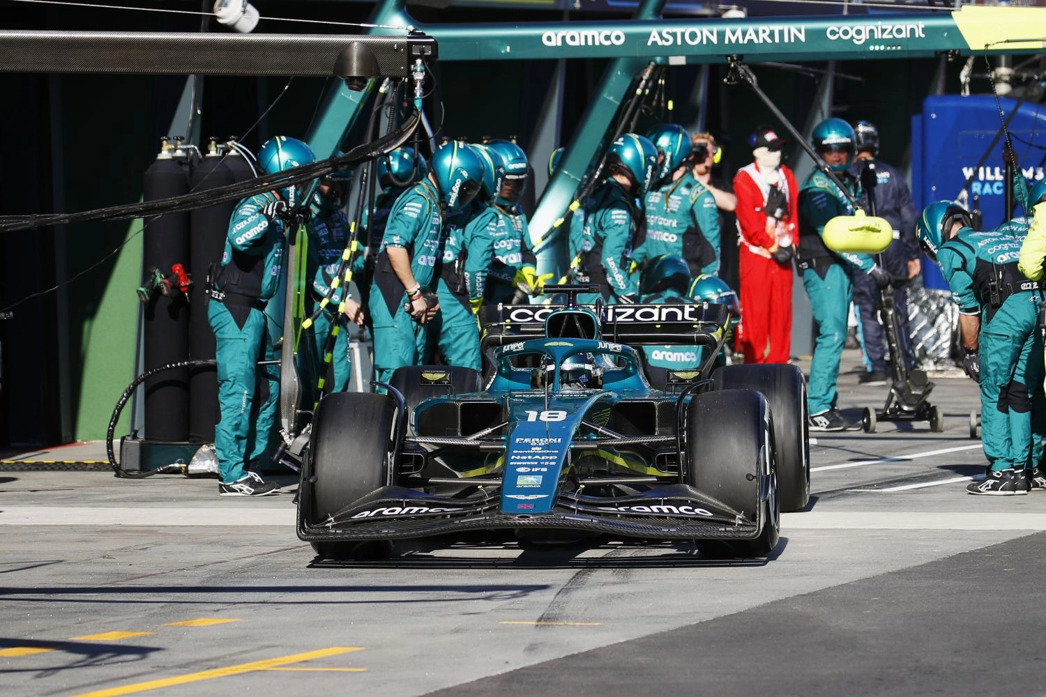 The development of Aston Martin delayed by the accidents of Stroll and Vettel