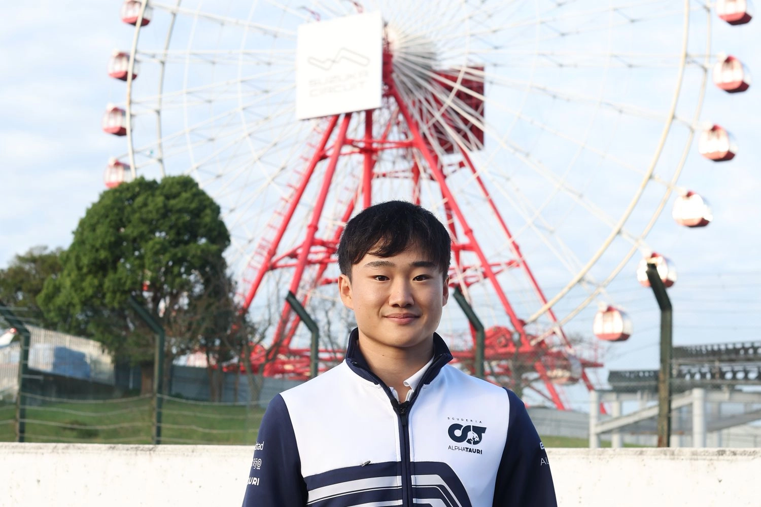 Yuki Tsunoda presents his Suzuka 2022 edition helmet