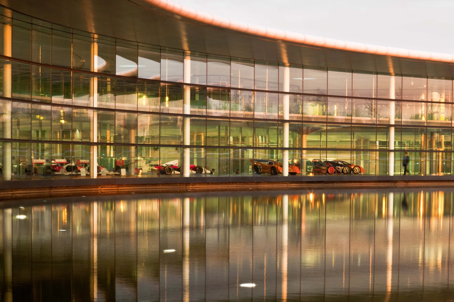 McLaren in financial difficulties, forced to sell 54 cars and F1 from its private collection