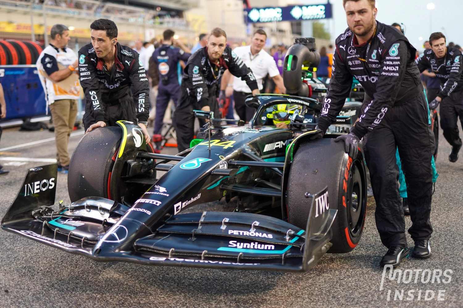 Damon Hill believes that Mercedes should not – and will not be able to – completely revise the concept of the W14