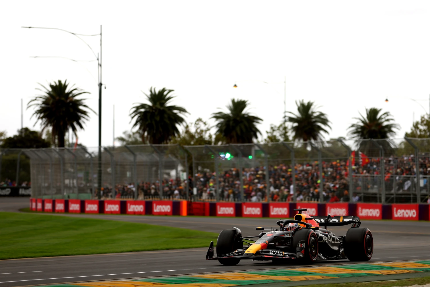 Australian Grand Prix – Free Practice 3: Verstappen and Alonso just ahead of Ocon