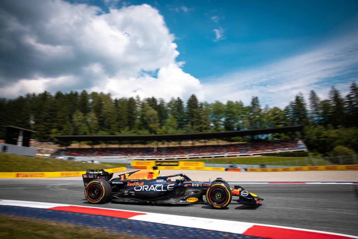 Max Verstappen does not receive any penalties for obstructing Kevin Magnussen