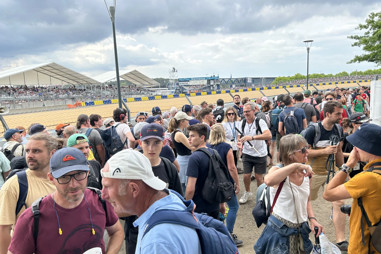 In Le Mans, the audience is thrilled with every action