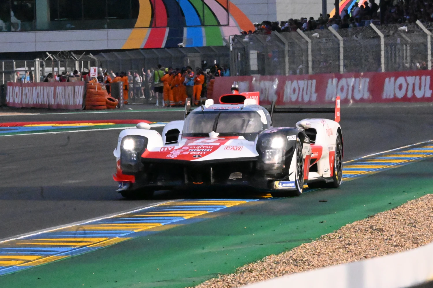 24-hour of Le Mans – H+12: Toyota takes the lead again, Peugeot makes a mistake