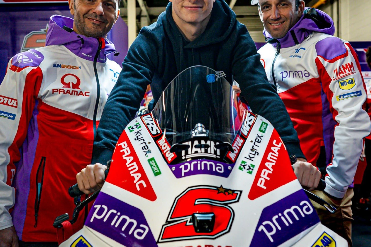 Duel between F1 and MotoGP at Silverstone, overwhelming victory