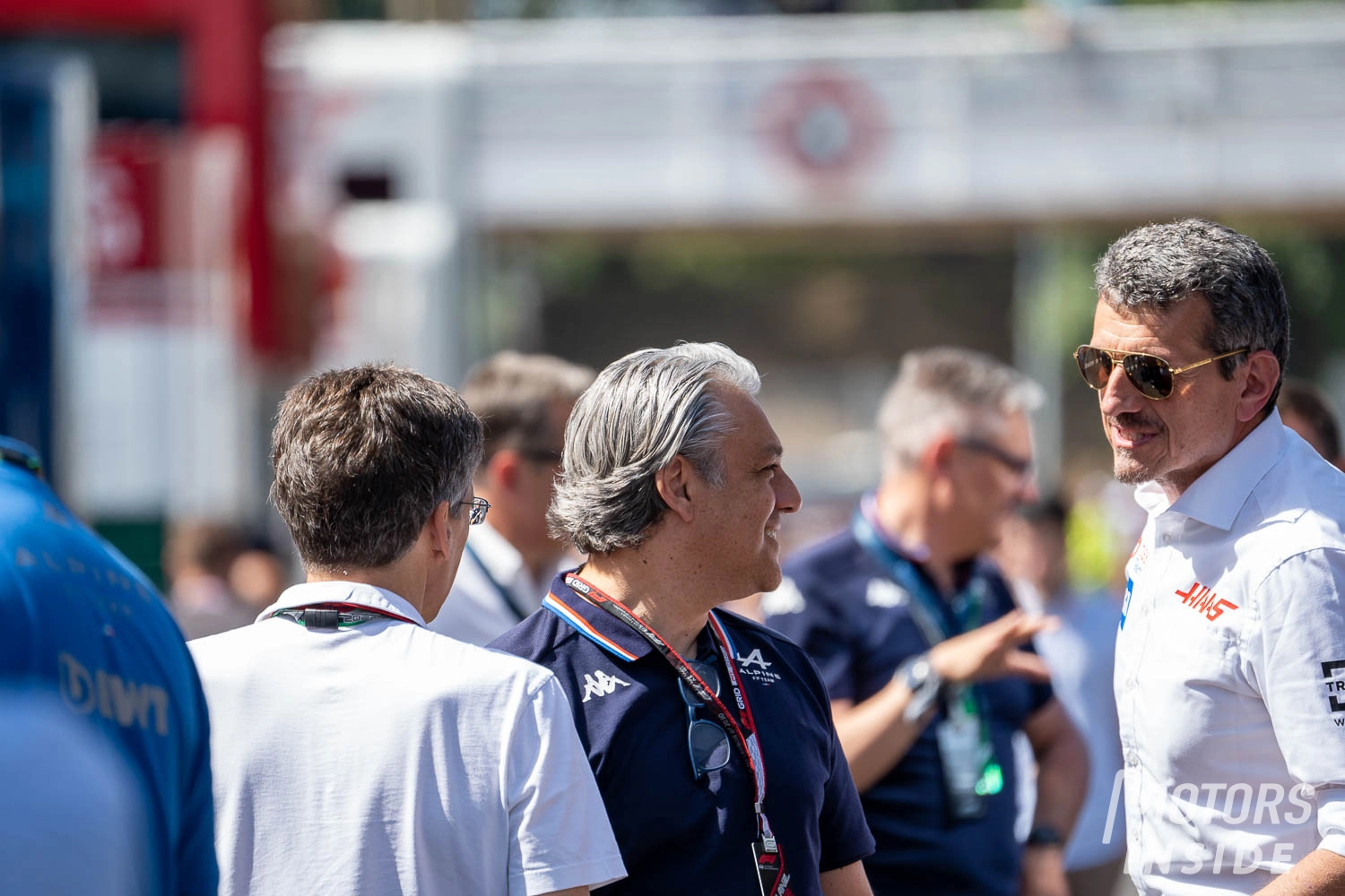 The director of the Renault group went to put the clocks back in time at Enstone