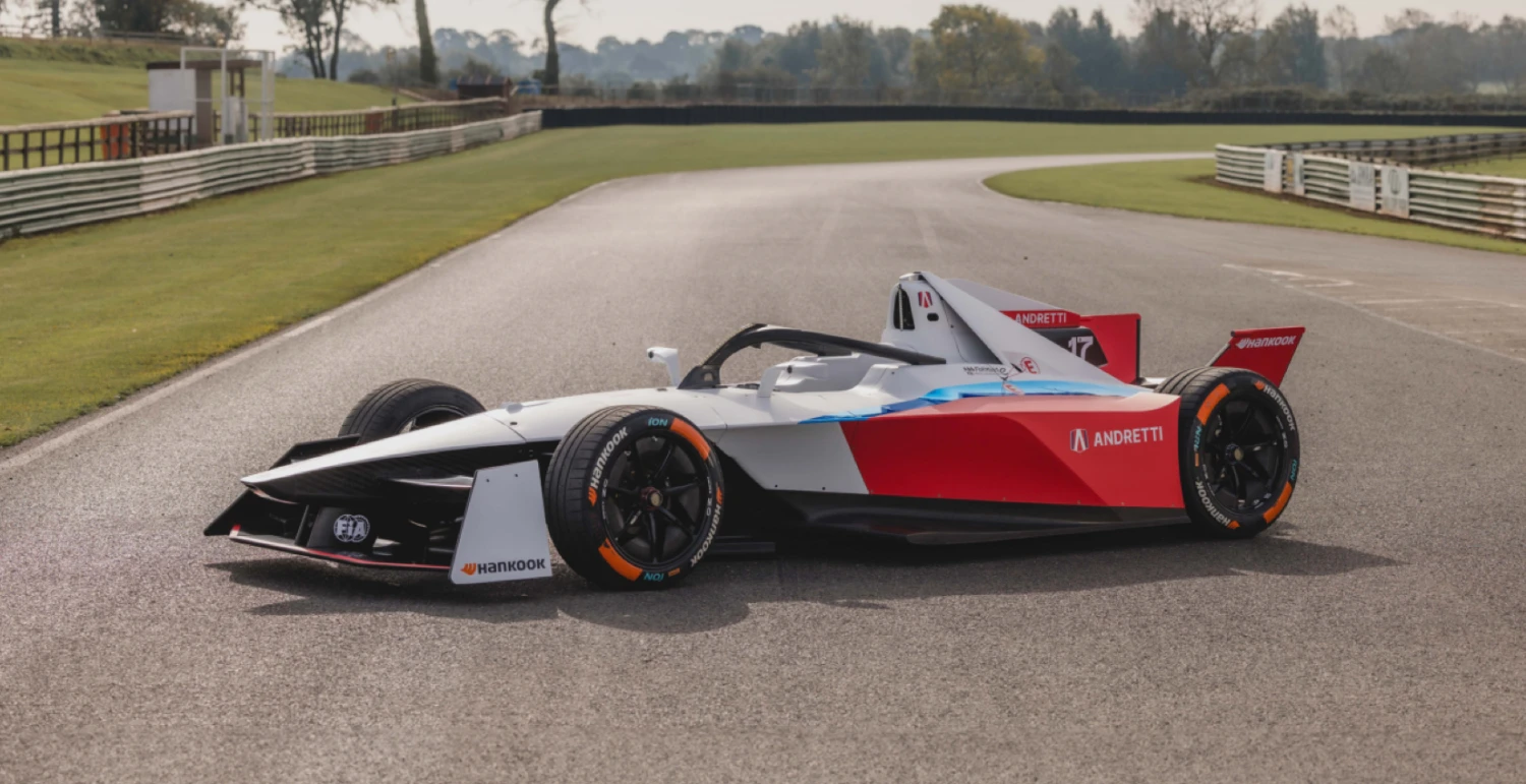 Awaiting F1, Andretti unveils his colors for the new FE season
