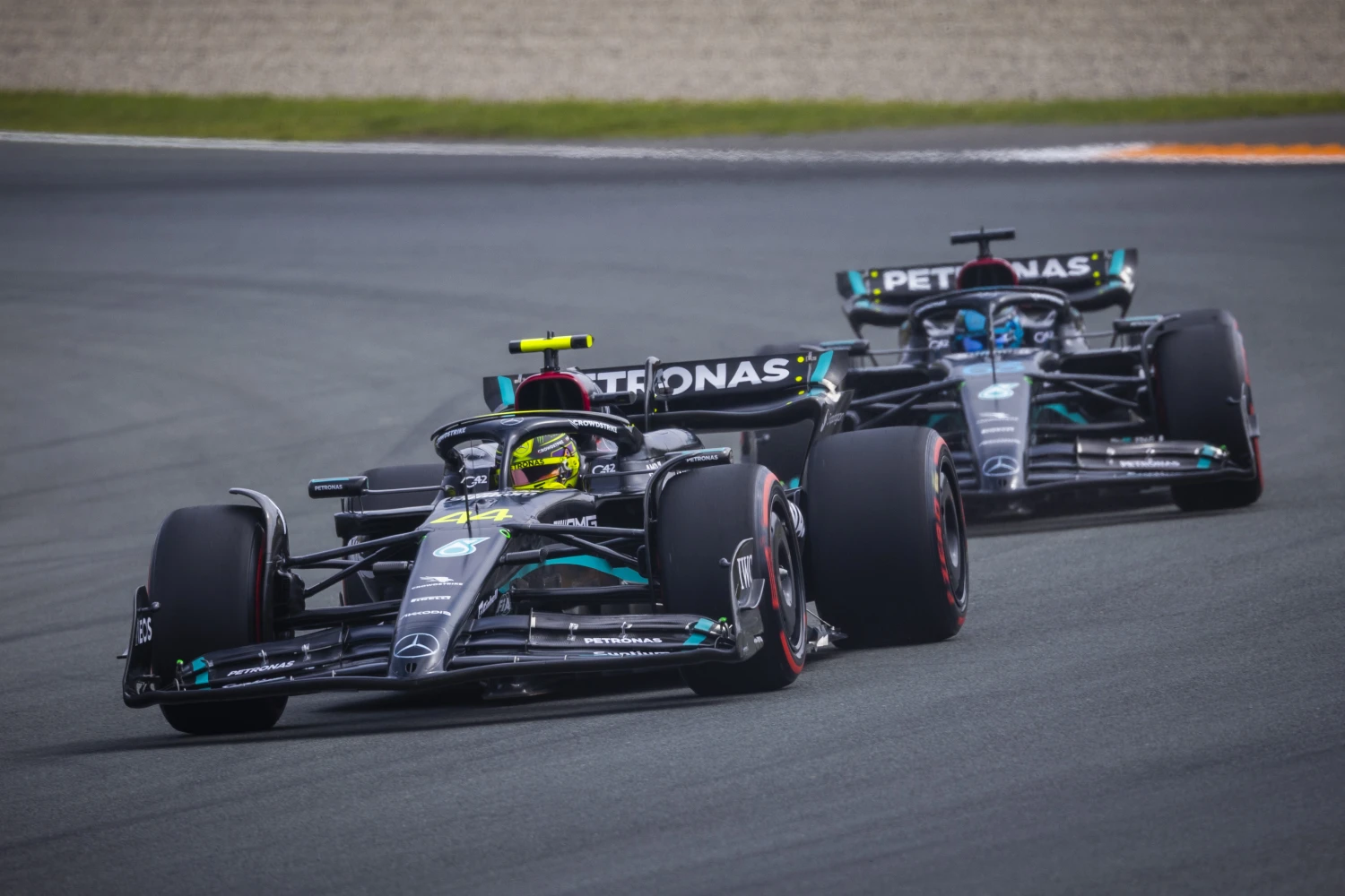 Mercedes drivers surprised by the lack of performance