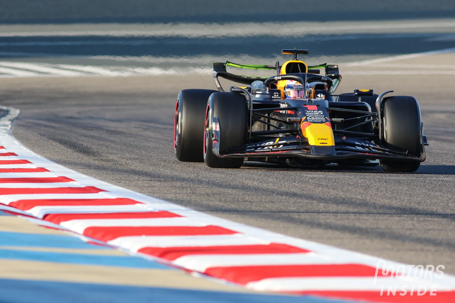 Video: When the world’s fastest drone and the Red Bull RB20 race against each other