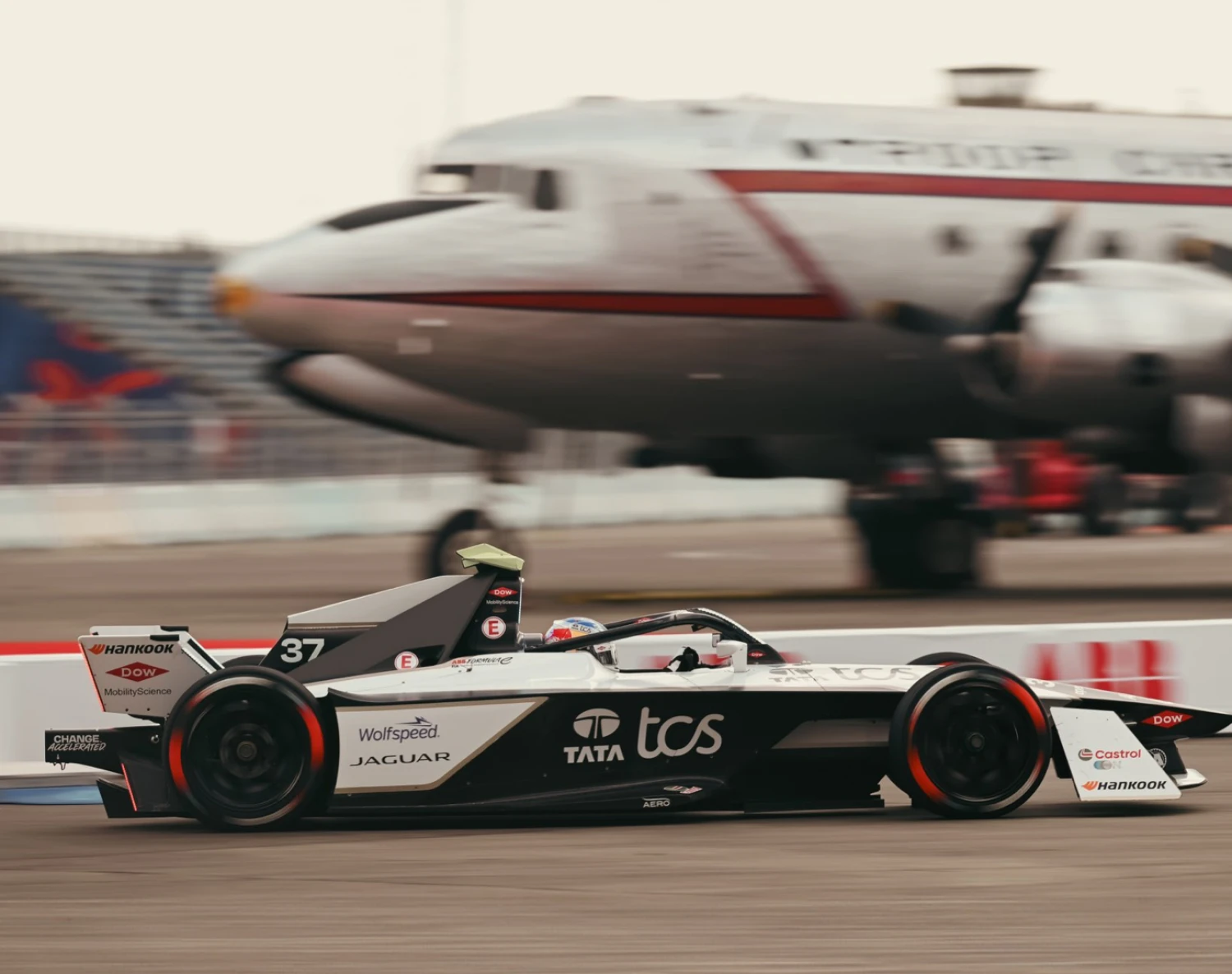 Berlin ePrix 2024 – Race 1: After Monaco, Jaguar secures another victory with Nick Cassidy