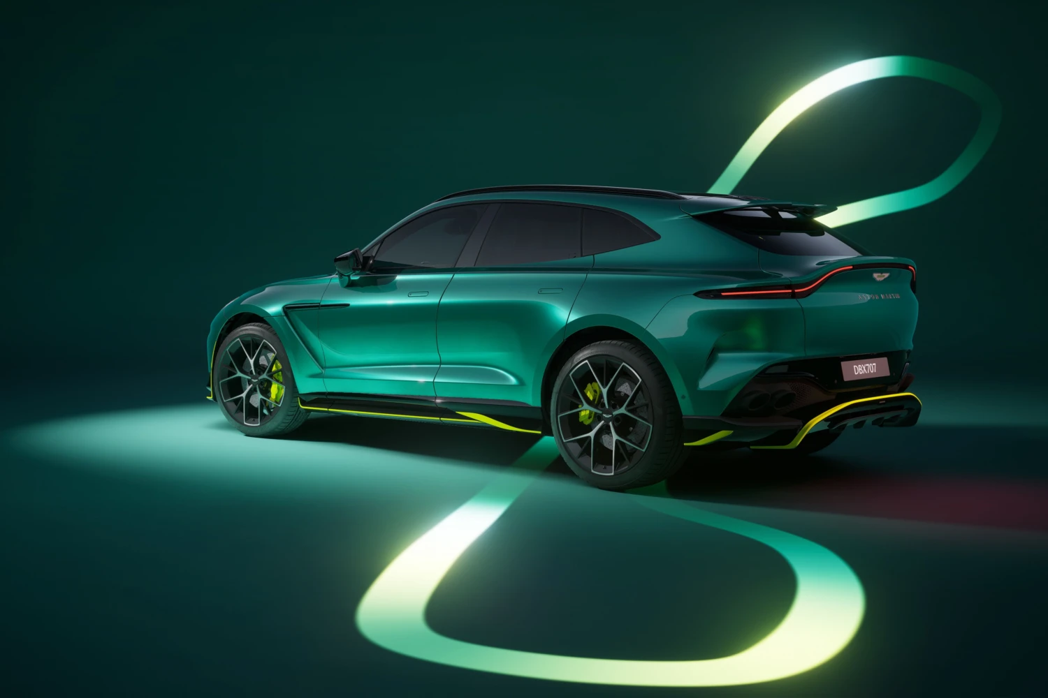 Aston Martin presents a special edition DBX707 AMR24