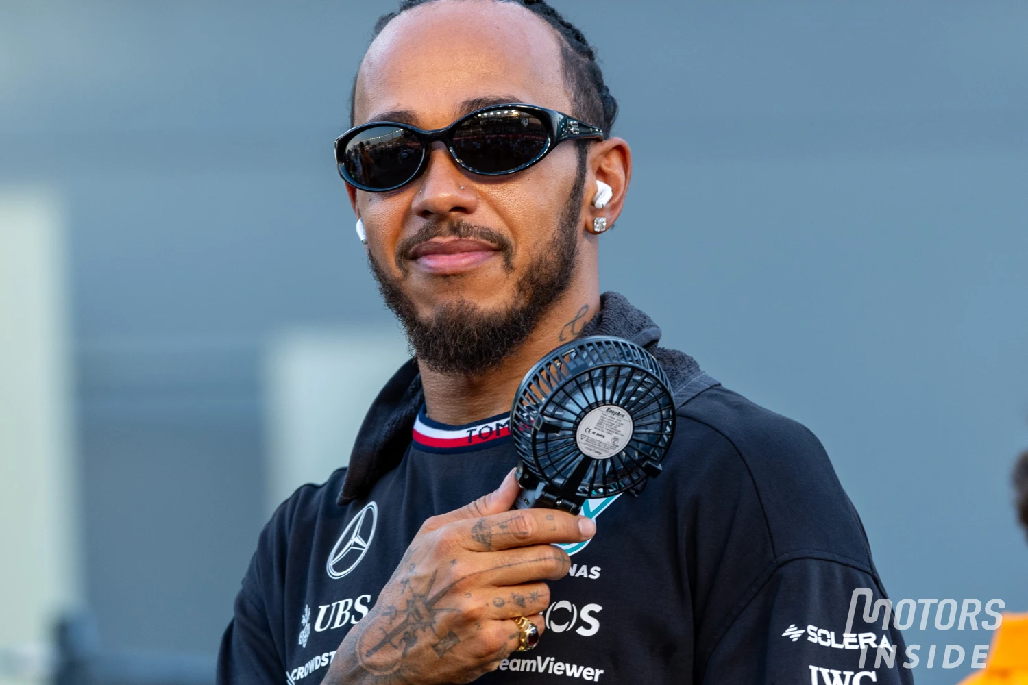 Heat issues for both Mercedes drivers in Singapore