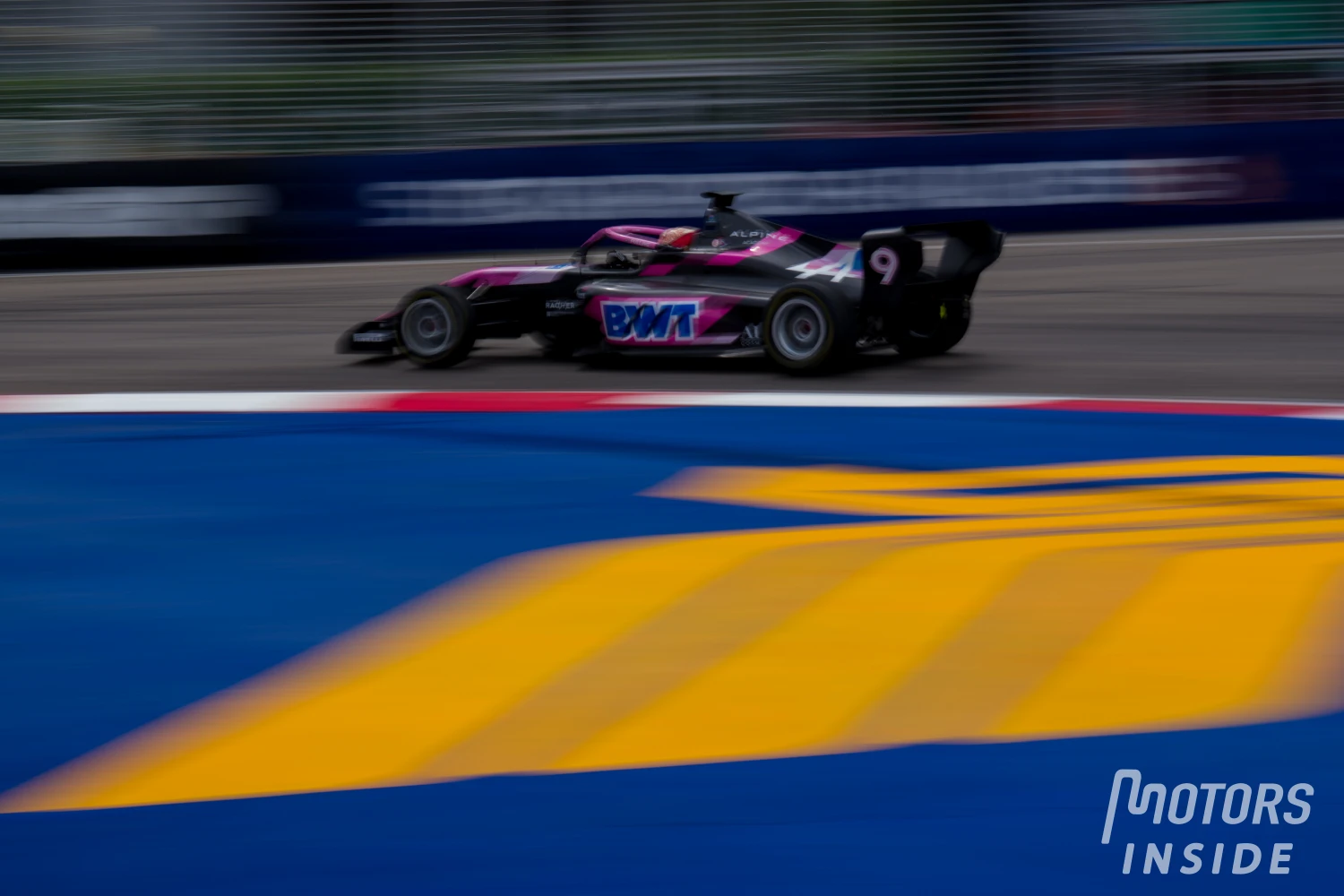 Singapore – Race 2: Pulling secures a double win, Doriane Pin finishes 3rd again