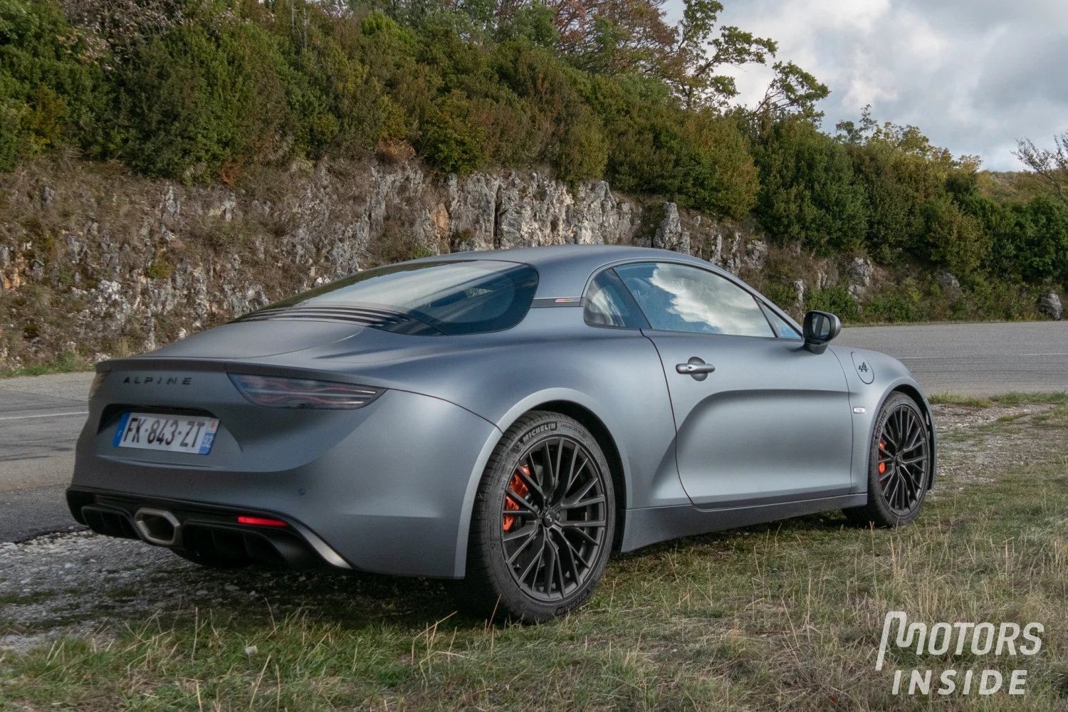 Brake pads: Their impact on sports car performance