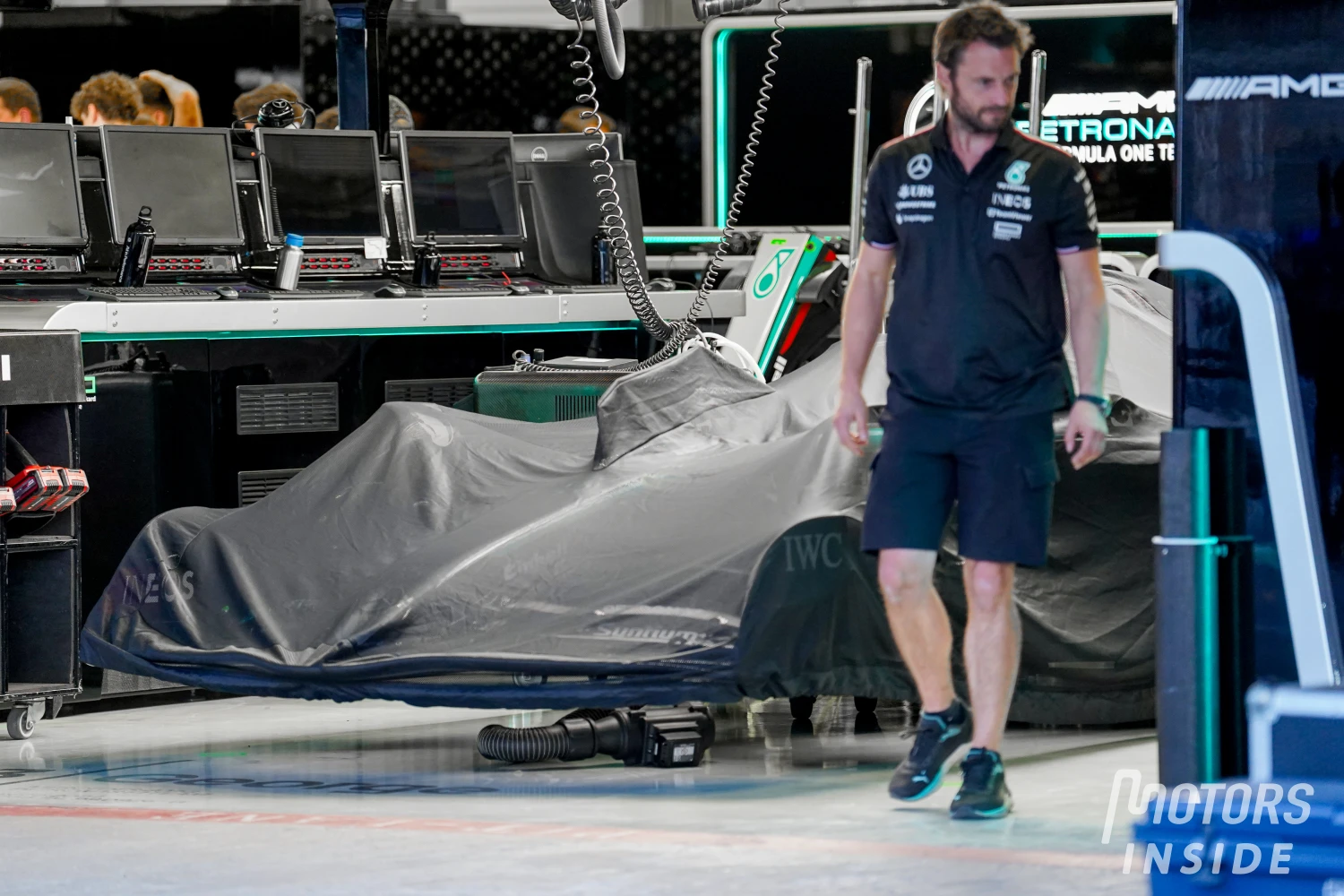 Red Bull and Mercedes forced to break the curfew between Friday and Saturday