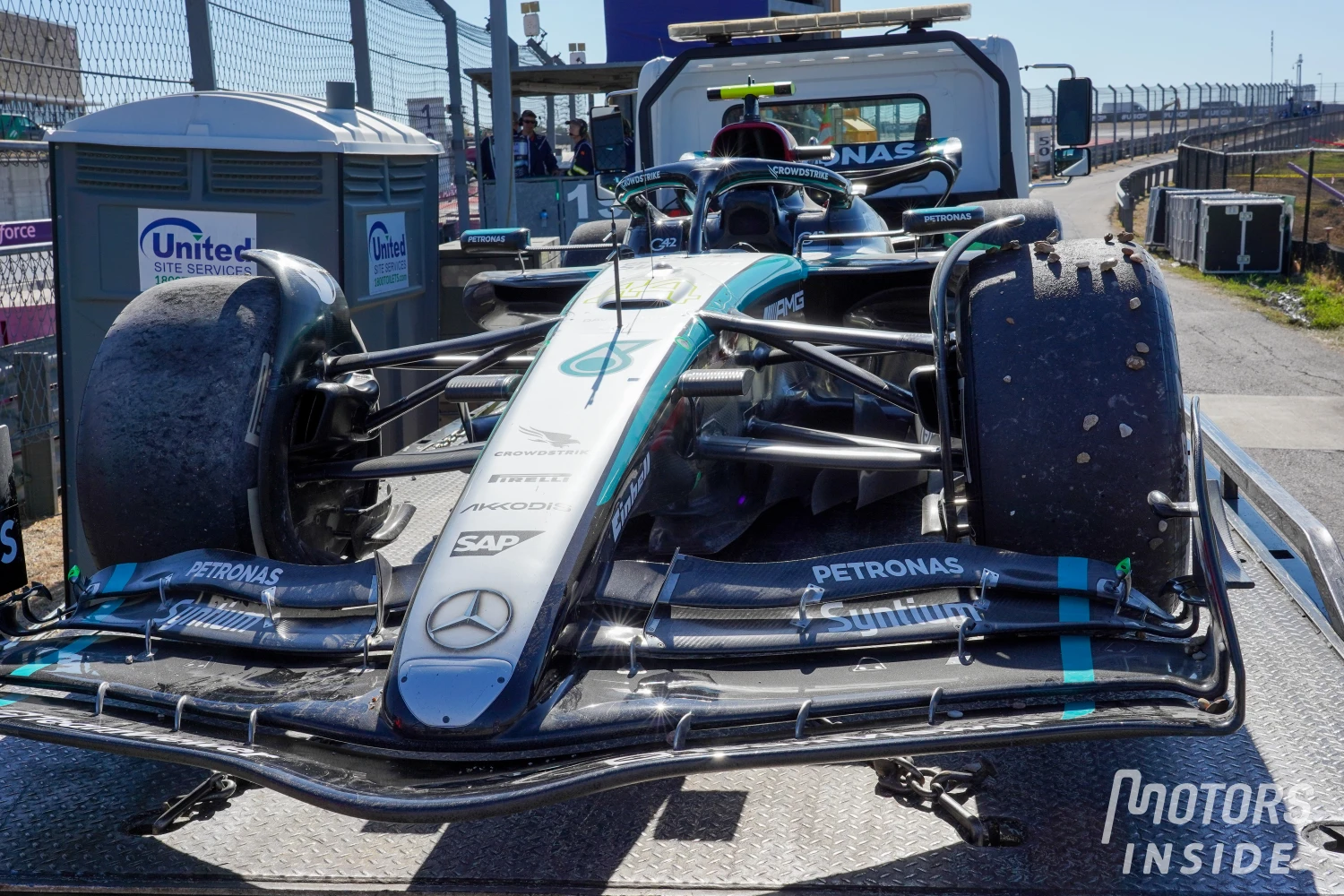 Hamilton with the new update in Mexico, Russell with the old one