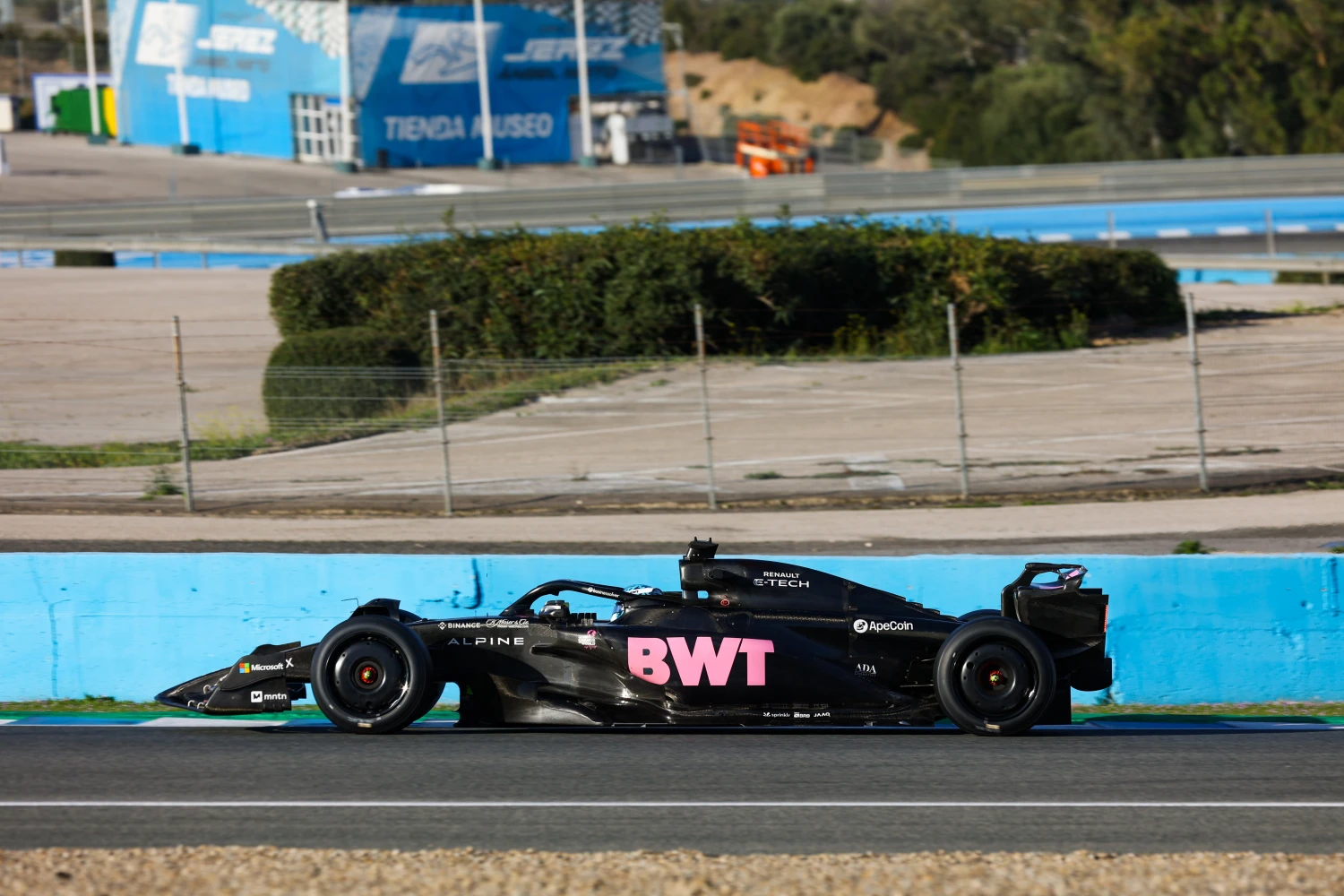 Pirelli testing with McLaren and Alpine in Jerez