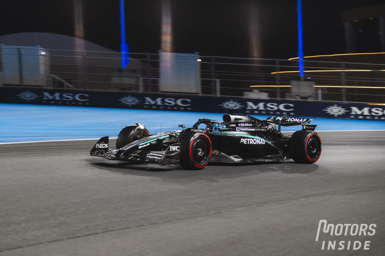 Russell bets on hard rubber: « Our only positive point »