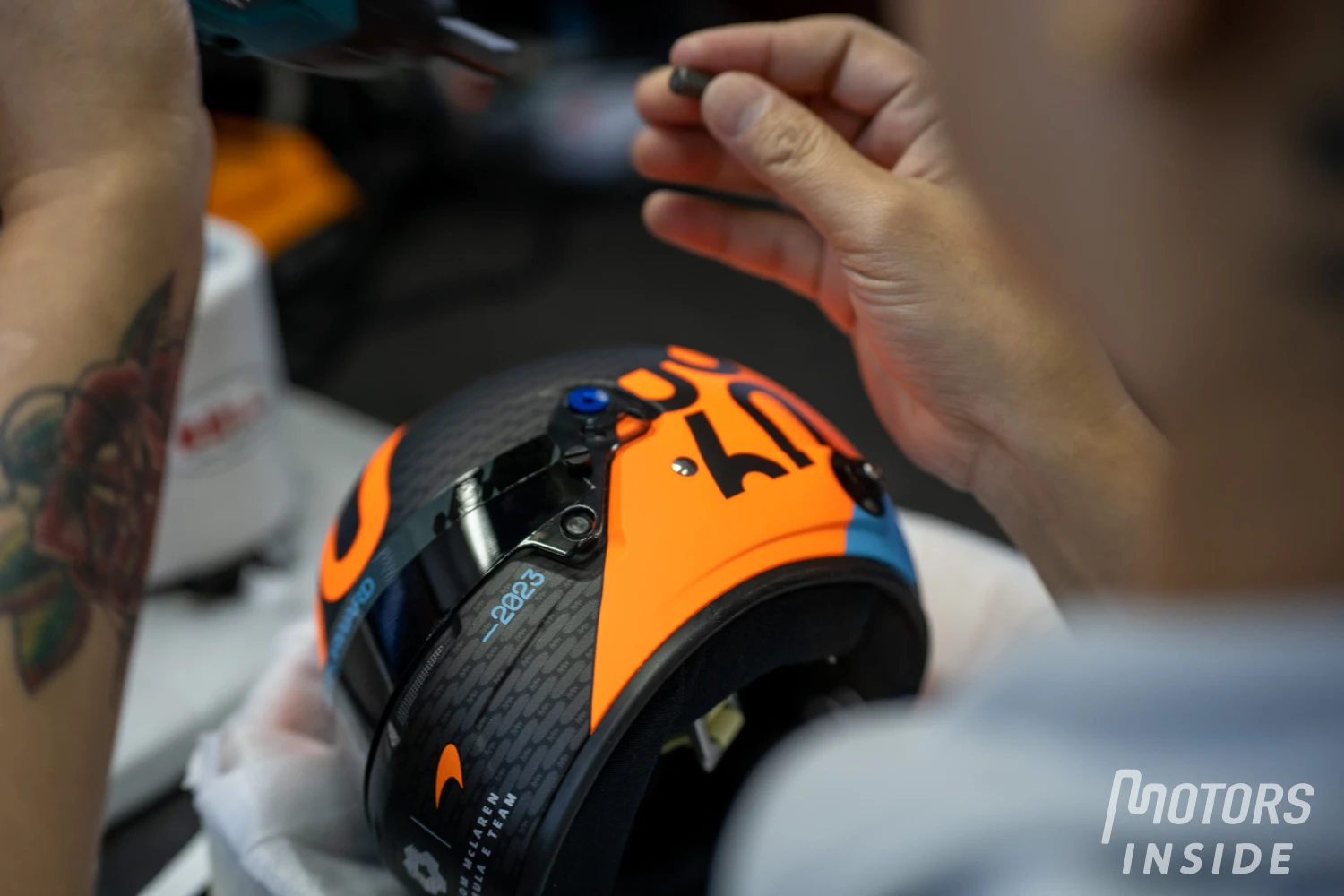 Visière posée sur le casque