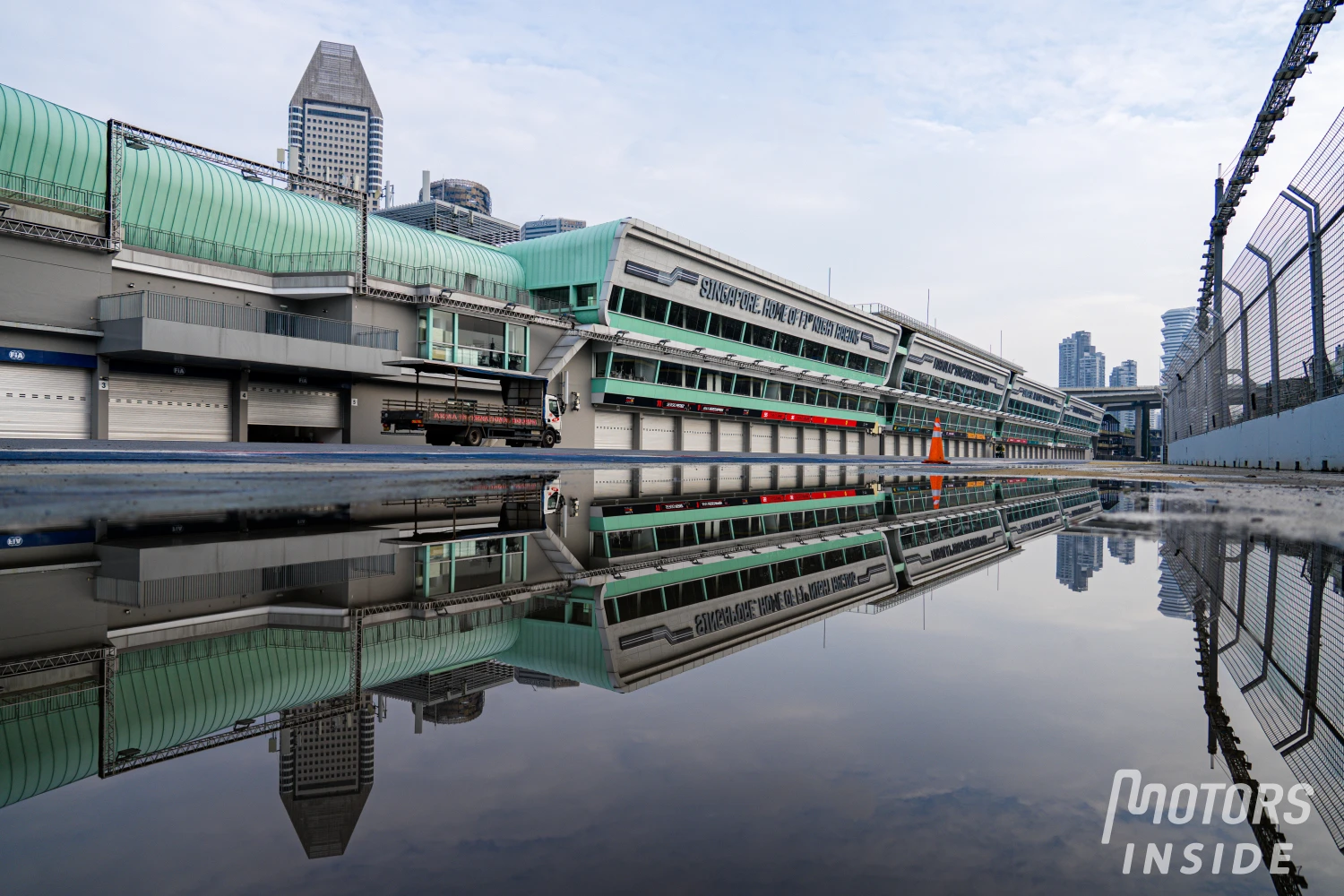 PIT Building de Singapour, 2 mois avant le Grand Prix