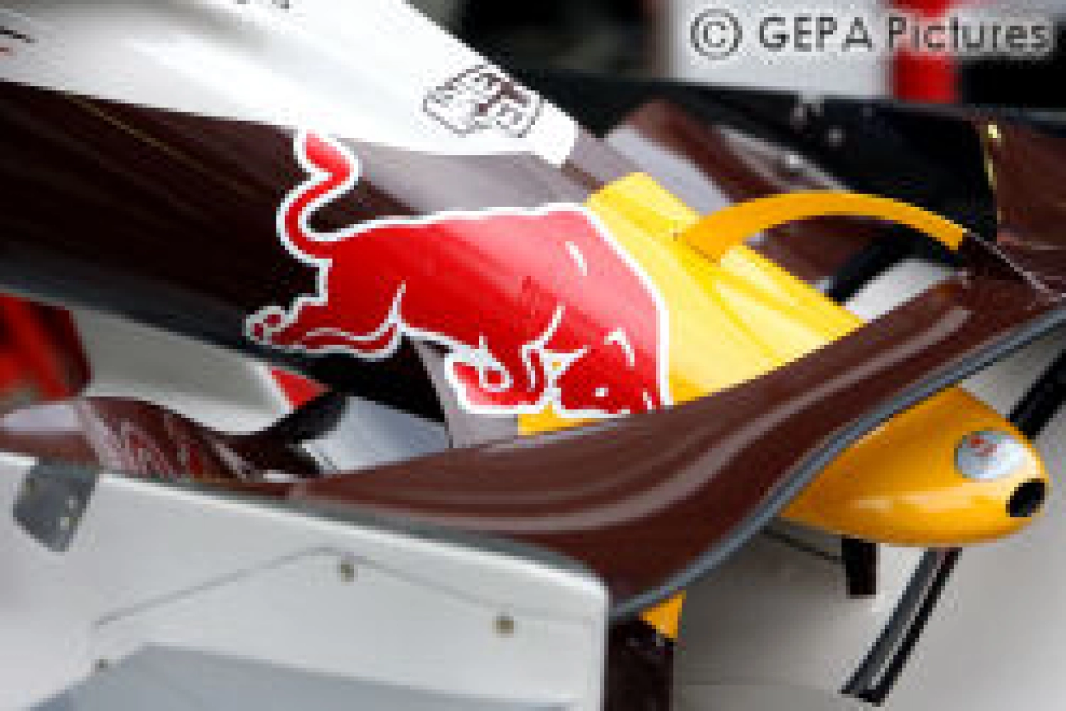 Une monoplace qui offrira des ailes à Coulthard