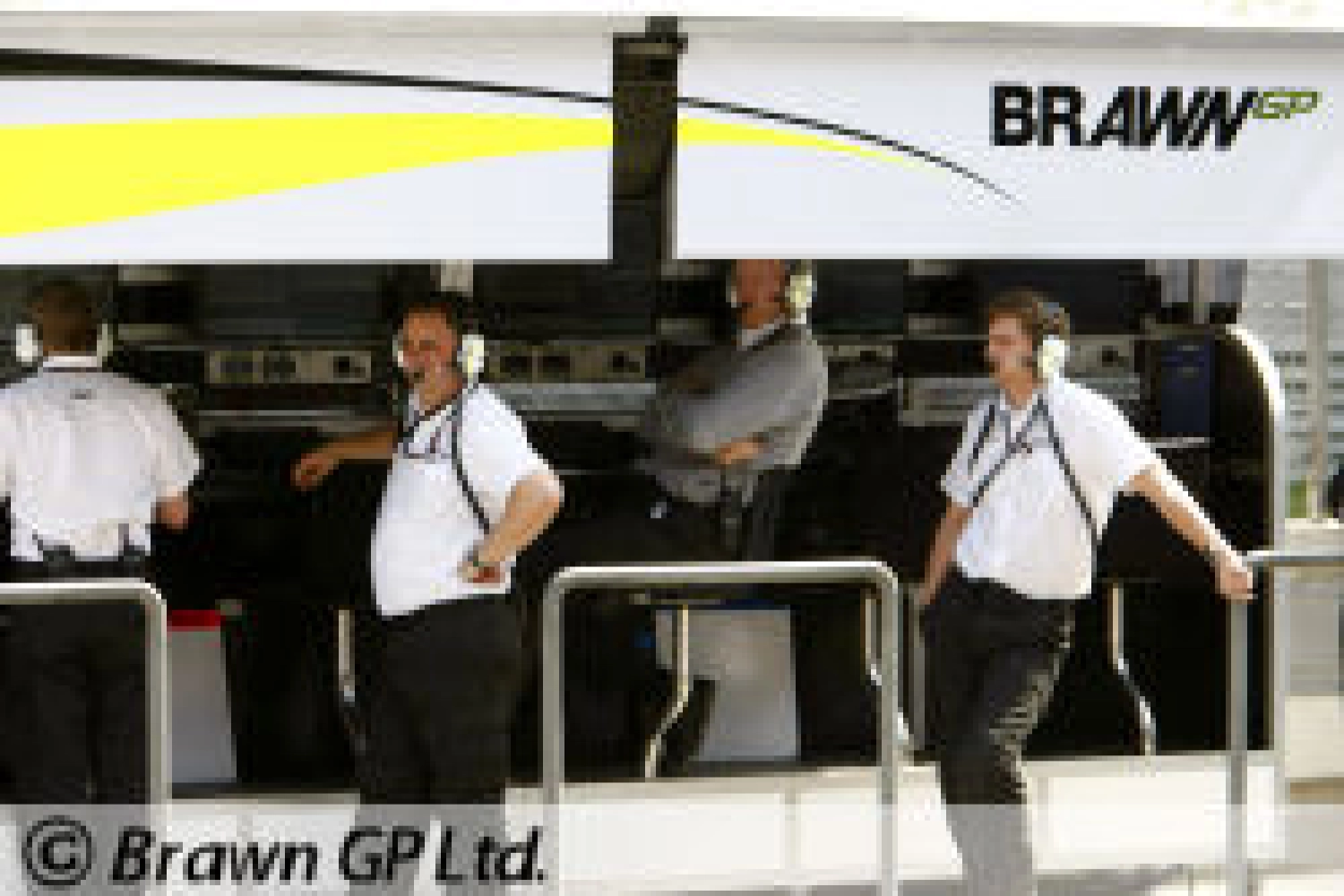 Vendredi : Brawn GP à l’aise en nocturne