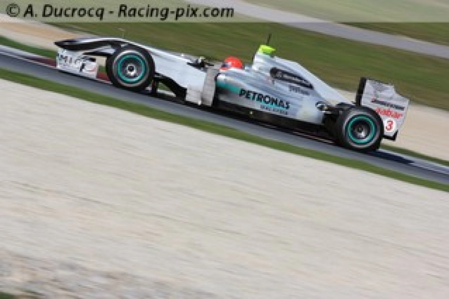 Daimler et Aabar deviennent propriétaires à 100% de Mercedes GP