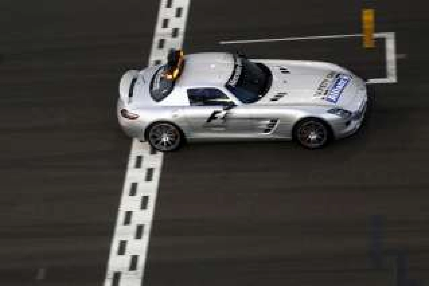 Allan McNish double Alain Prost à Monaco