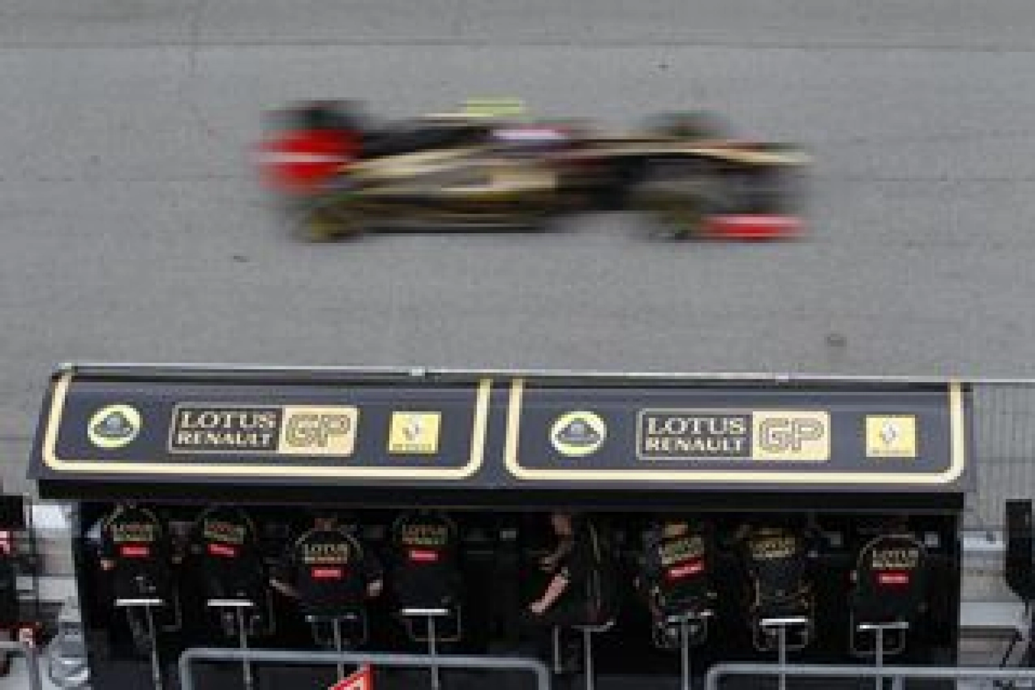 Ecclestone a été "tenté" par un rachat de l’équipe Renault fin 2009