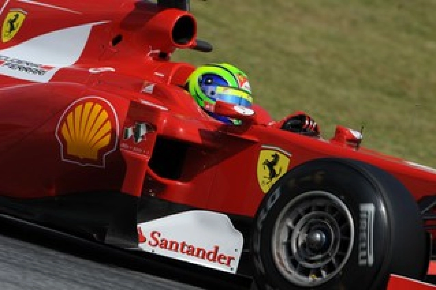 Samedi : Massa détruit sa Ferrari et son nouvel aileron sur un vibreur
