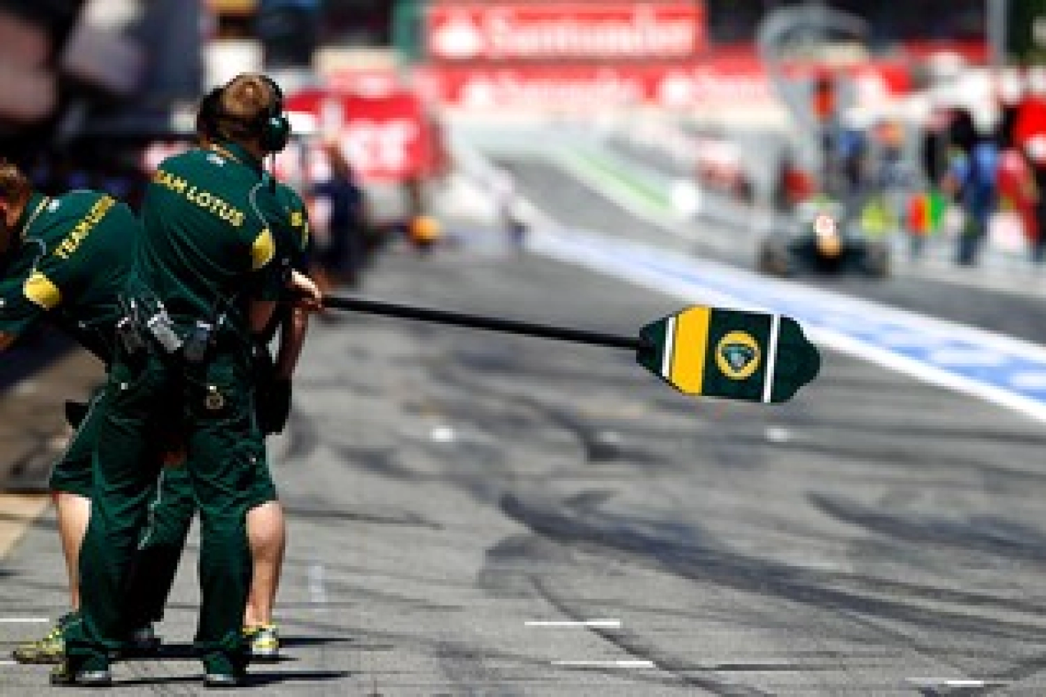 Vendredi : Team Lotus a seulement travaillé sur ses moteurs