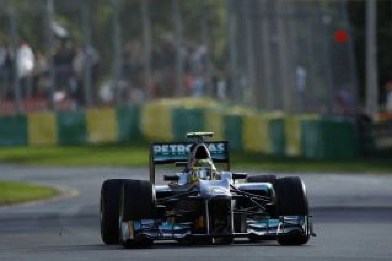 Lotus et Red Bull contestent la légalité de la Mercedes