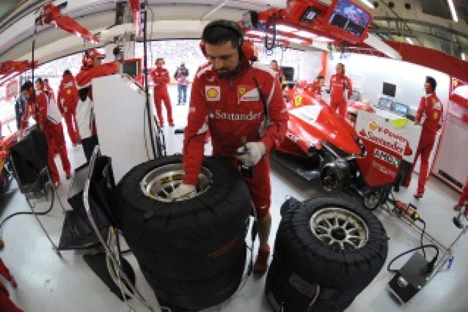 Ferrari rompt deux fois le couvre-feu à Abu Dhabi